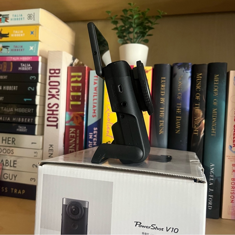 Canon Powershot V10 - Picture 6 of 10